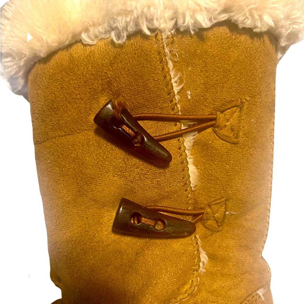 Apres by Lamo Girls 4Y tan suede boots. Side buckles Faux fur lining - Picture 4 of 5